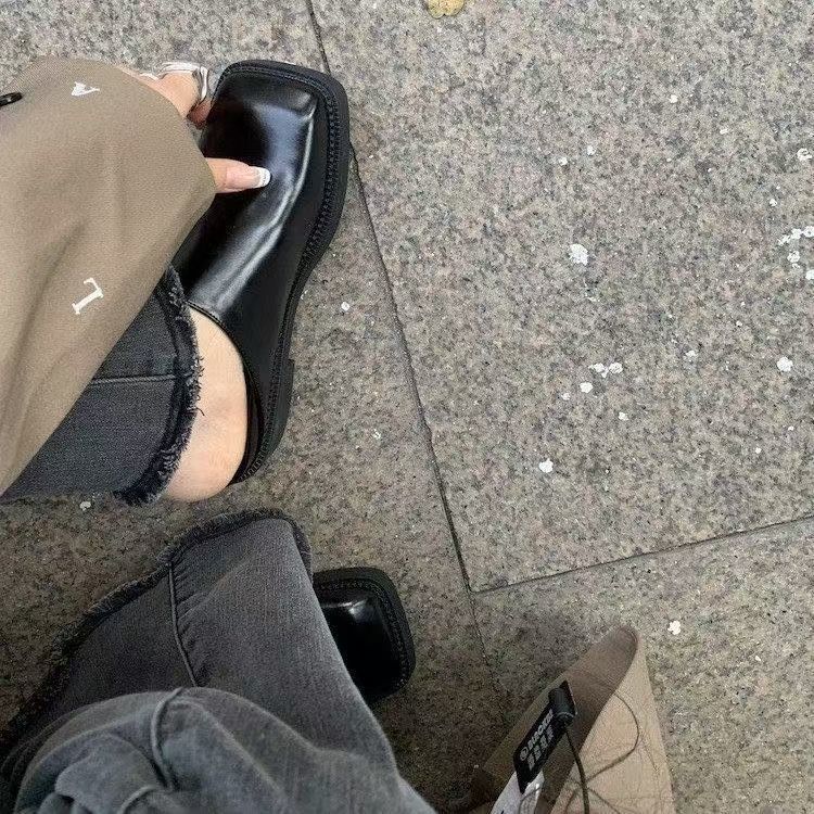 One-pedal Single Thick Heel Muller Bag Head Half Slippers 2025 French British Square Head Thick Heel Without Heel Small Leather Shoes Women