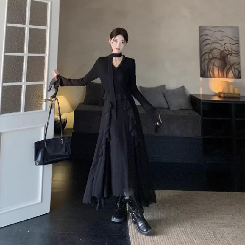  Hepburn-Stil V-Ausschnitt Rüschenkleid in Übergröße für Damen - Elegantes Herbst-Schlankmachendes Schwarzes Kleid