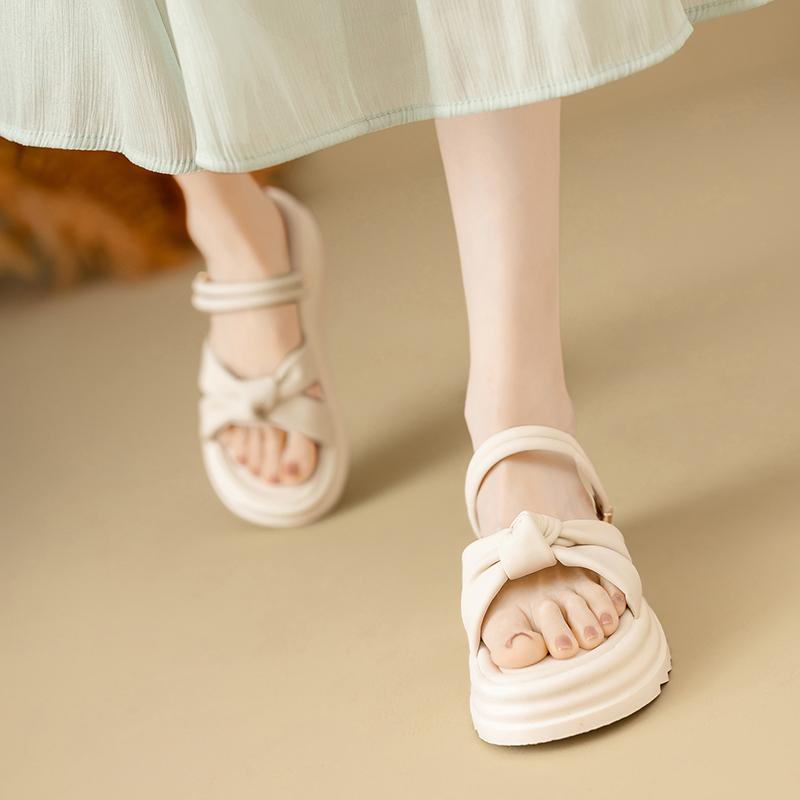 Shoes Woman 2025 Slippers for Swimming Pool Low Luxury Slides Jelly Flip Flops Platform Pantofle Beach Summer Designer Glitter