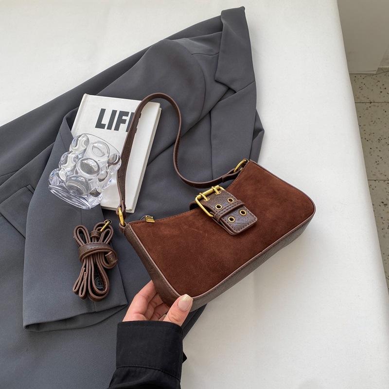 

Niche trend small square bag fashion foreign style messenger bag 2024 autumn new bag women s casual commuter shoulder bag