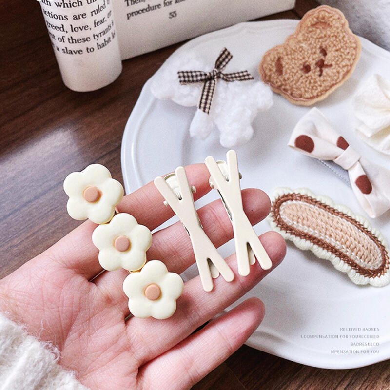 9-piece set of snap-on point hair clips ivory