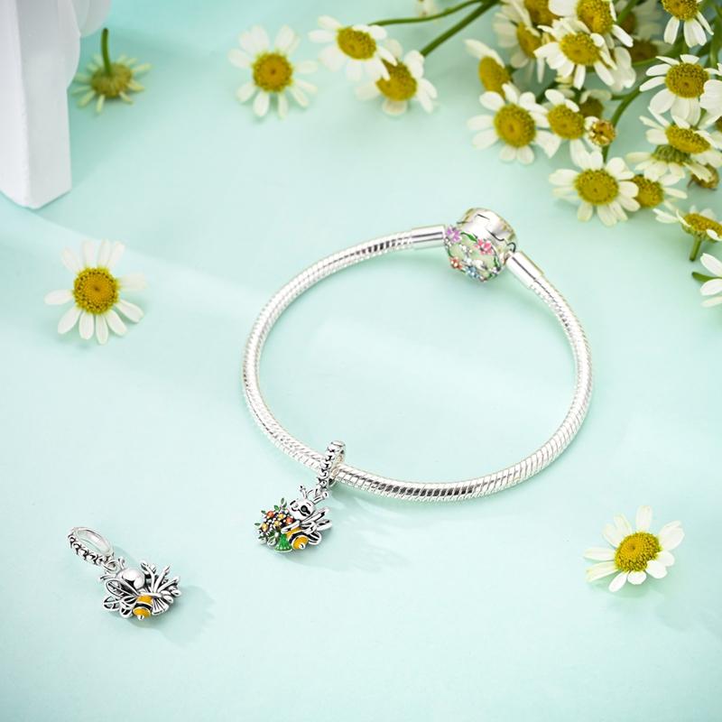Charms Original Copper Bees Holding Flower Pendants Beads Fit Bracelet Women Jewelry Diy Fine Gift Accessory
