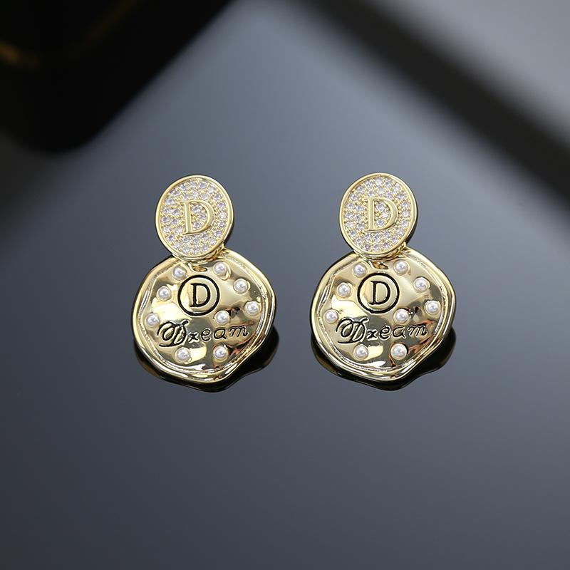 

Серьги с буквами D и жемчугом «Персона», женские серьги «Холодный ветер», легкие, роскошные, темпераментные, серебряные серьги-иглы 14k