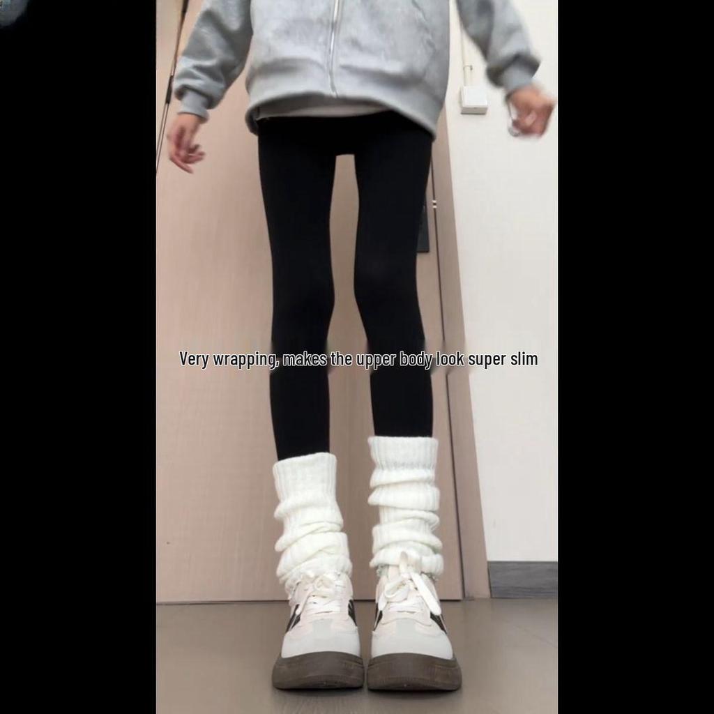 Women's Oatmeal Fleece-Lined Stirrup Leggings: High-Waist, Slimming Base Layer for Spring/Autumn/Winter 2025.