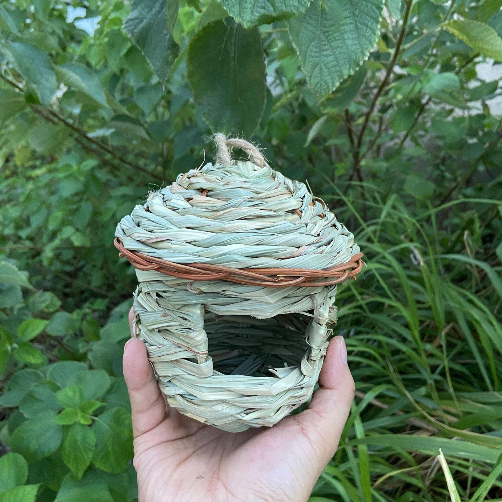 

Grass Hand Woven Bird Hut Breeding Houses for Outside Hanging 23x27cm
