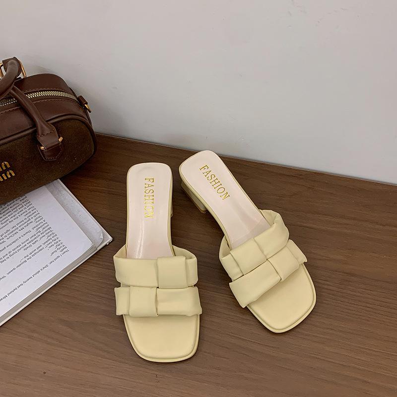 

Корейская версия плетеных шлепанцев на низком каблуке с квадратным носком и открытым носком для женщин, для ношения летом 2025 года, новые сандалии для пляжного отдыха 40 жёлтый