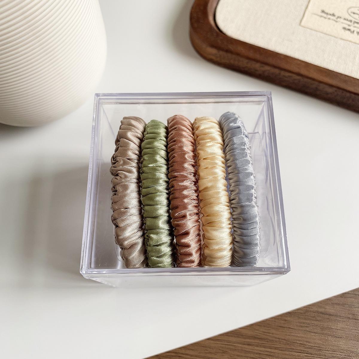 Набор из 5 базовых высокоэластичных резинок для волос. Простые практичные консервированные резинки для быстрой укладки.