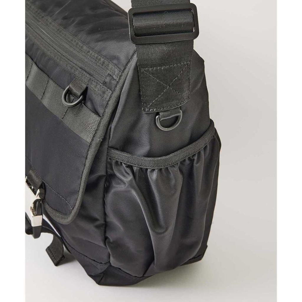 LOGO PLATE MESSENGER BAG