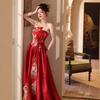 Neues chinesisches Tube-Top Toast Braut Hochzeit Rote Stickerei Schwere Industrie Leichter Luxus Verlobungskleid Kleid
