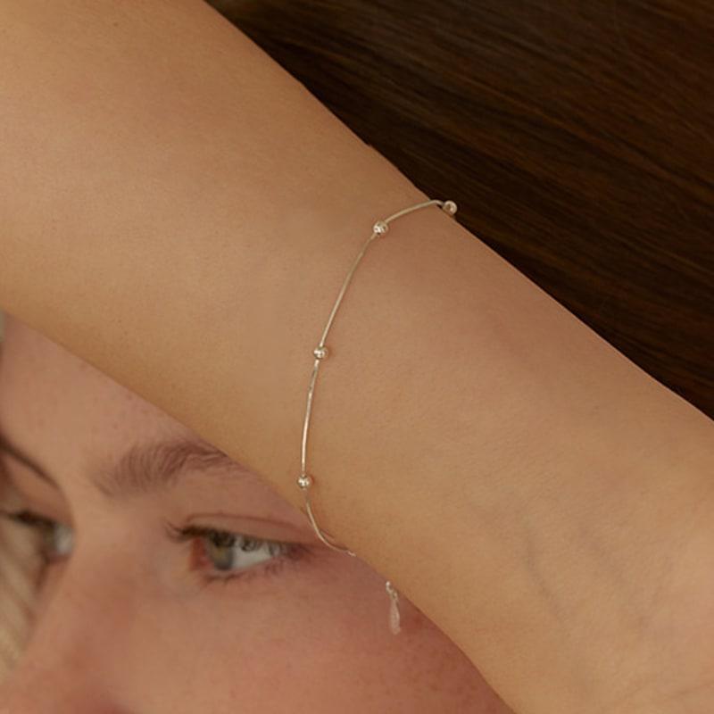 

Lewe [6mm+10mm Pearl Earrings Free] Shining Point Ball Bracelet Silver