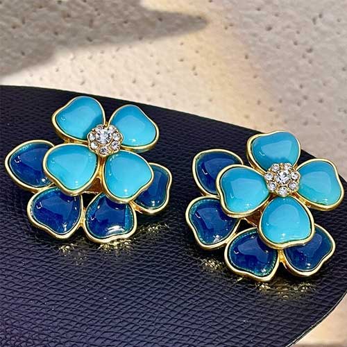 Elegant Women Men Fashion Classic Crystal Pendant Earrings For Women Girls Vintage Palace Style Gorgeous Ear Rings Jewelry