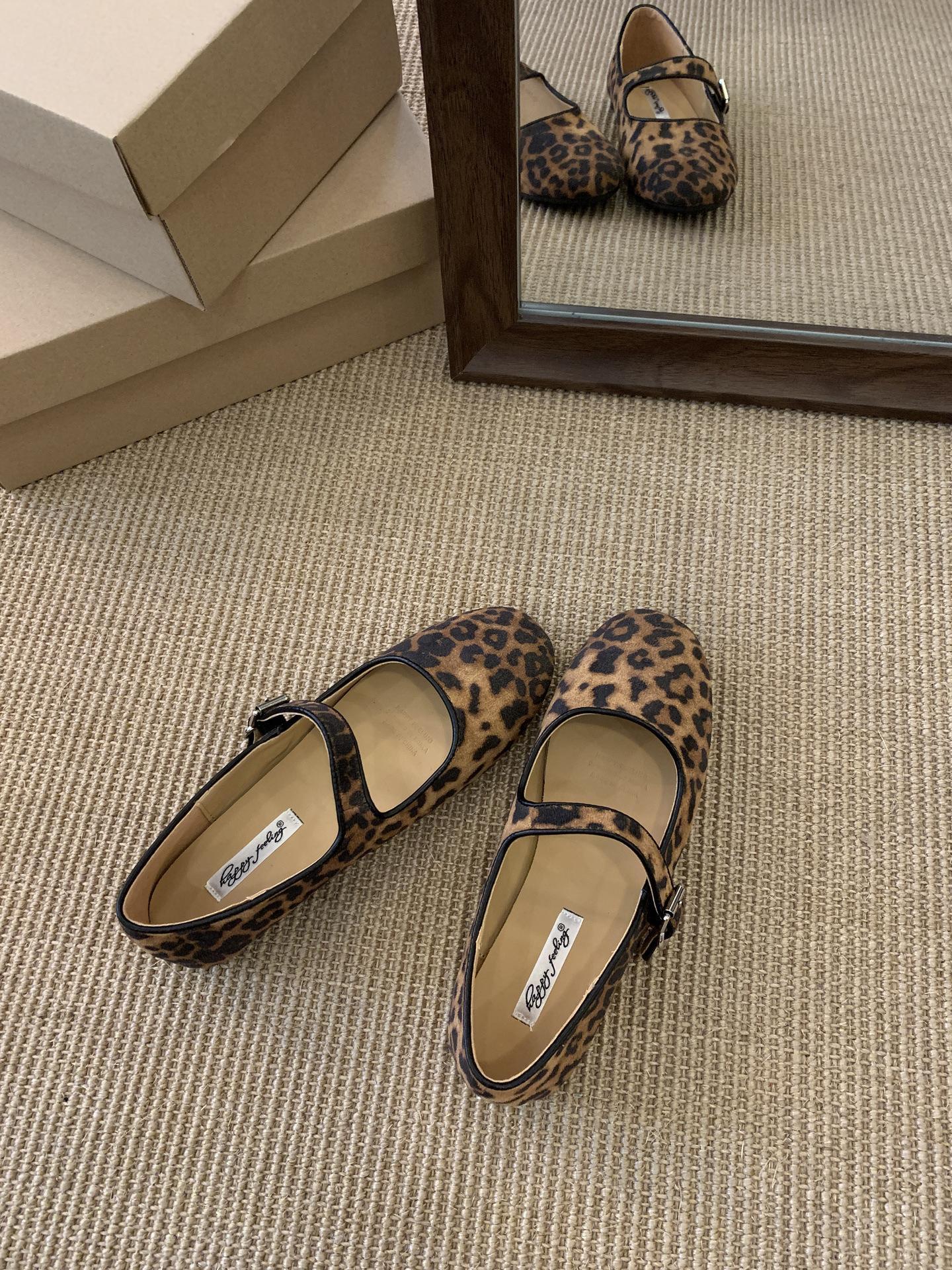 

Korean version of ballet style shallow mouth single shoes women s shoes 2025 new autumn French retro soft flat Mary Jane shoes 40