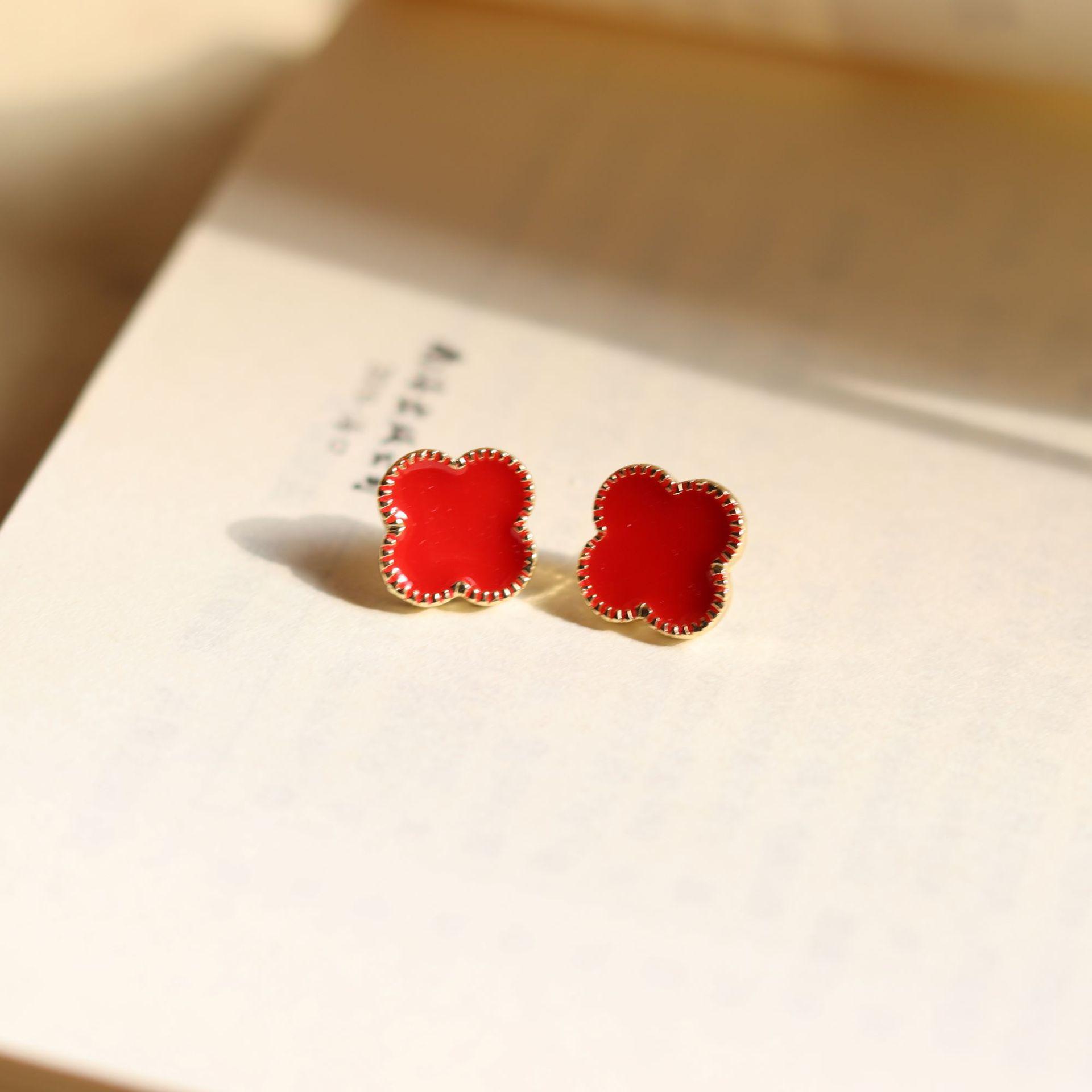 

Капающее масло Четырехлистный клевер Простые Легкая роскошь Серьги Маленькие Ароматные серьги Офисный темперамент Уникальные Сто с Женские серьги