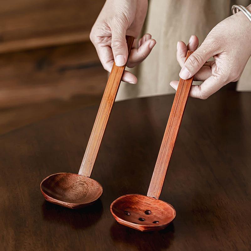 Japanese Retro Wooden Soup Ladle - Long Handle, High-Value Design, Practical for Hot Pot & Ramen