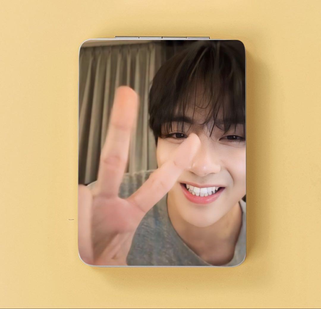 

[USED] BTS Taehyung Compact Mirror