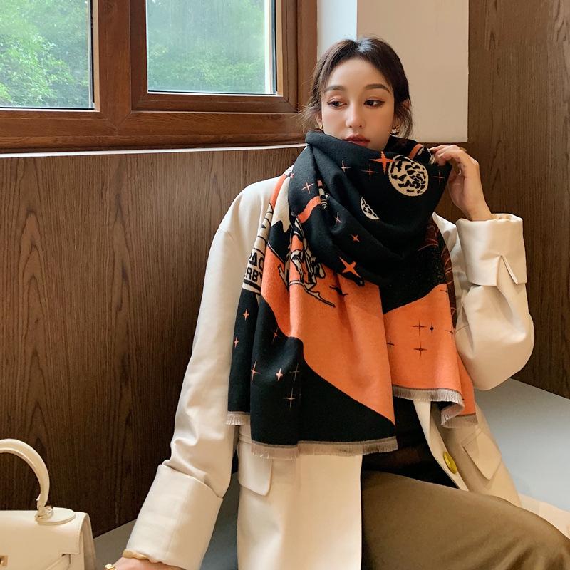 

Новый осенне-зимний толстый шарф из имитации кашемира, женский жаккардовый шарф с изображением межзвездного боевого коня, модный стиль, шаль для кондиционера 190cm оранжевый