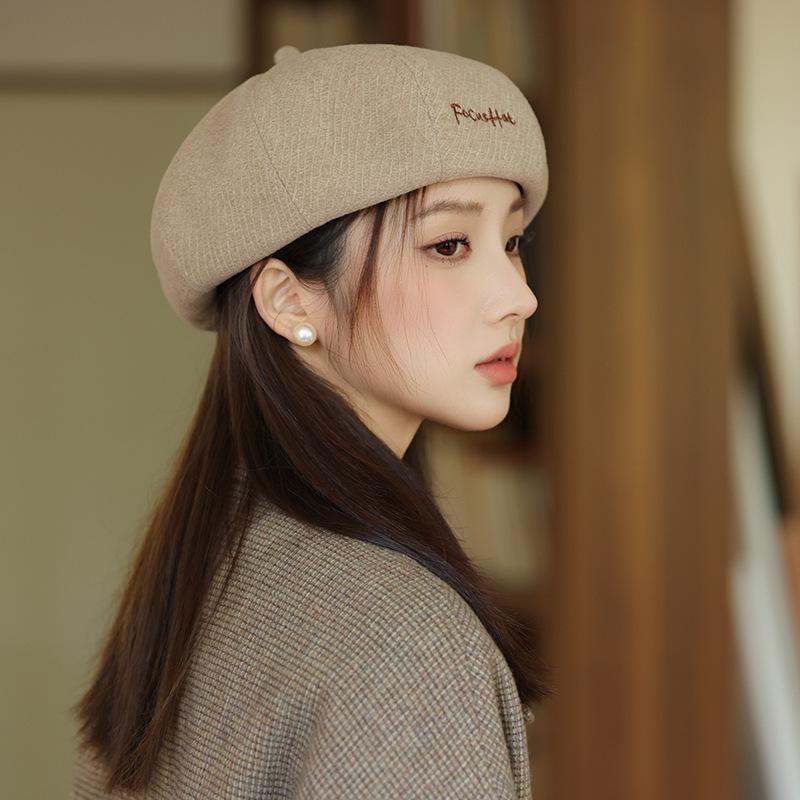 

Painter hat versatile fashion British retro woolen shell embroidery label beret autumn and winter new buds One Size хакі