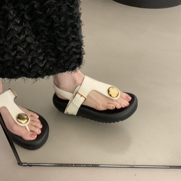 Thick-soled Roman sandals women's summer wear 2025 new Internet celebrity versatile casual flip-flops beach shoes tide