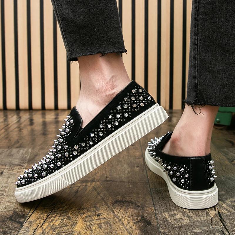 Fashion Brand Design Men Rivet Board Shoes Luxury Round Toe Low Top Spikes Loafer Male Casual Comfortable Sneakers Zapatillas De Hombre