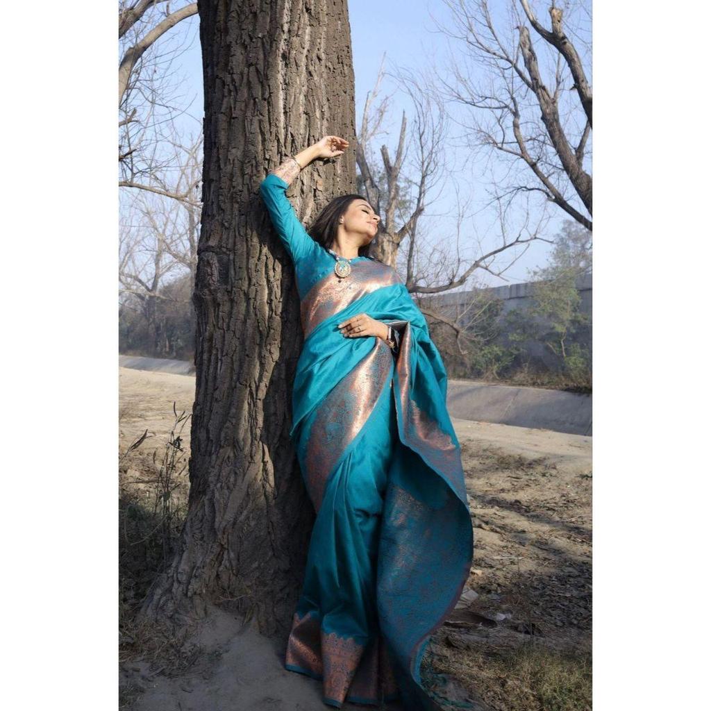 This Beautiful Saree Is Elegantly Decorated with Gorgeous Solid Jacquard Weave That Gives a Perfect Look To the Outfit.