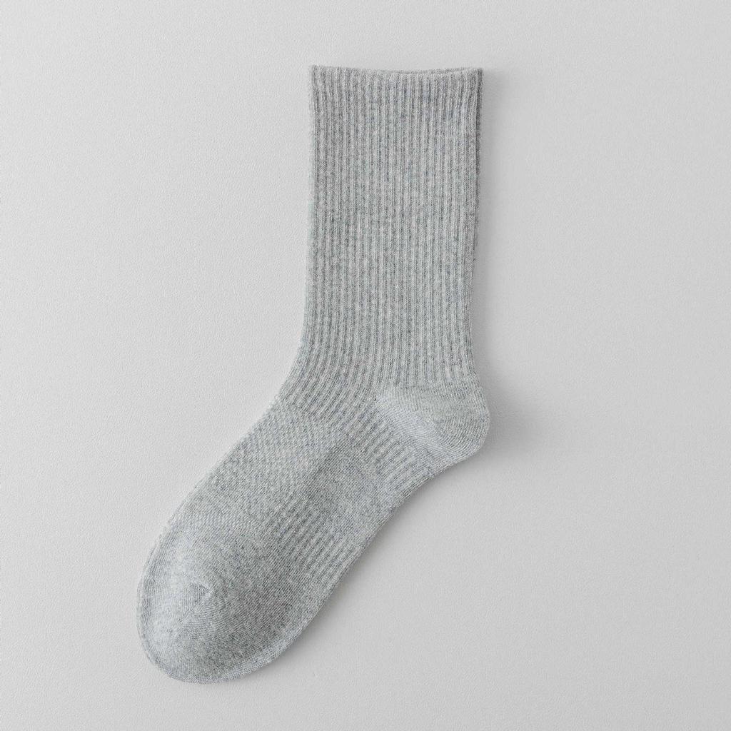 Men's Breathable Cotton Mid-Calf and Low-Cut Socks: Odor-Resistant and Sweat-Absorbing for Spring/Summer Sports.