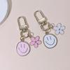 Kleurrijke Smiley Bloemen Sleutelhanger met Gouden Emoticon Hanger voor Tassen en Mobiele Telefoons