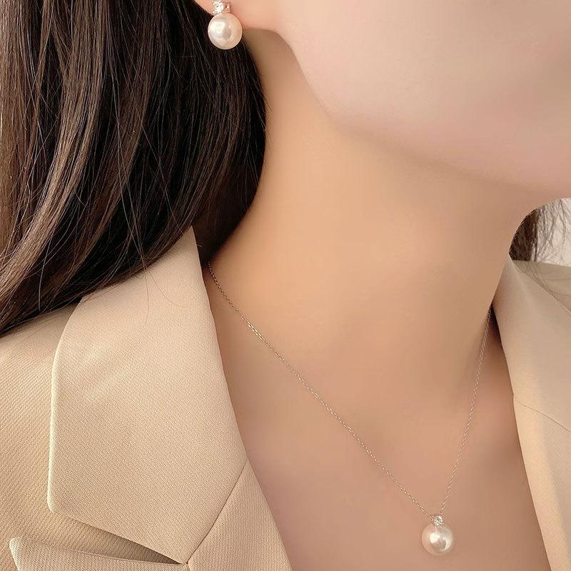 Fresh Pearl Earrings Light Luxury High-end Versatile French Lady-style Earrings Earrings