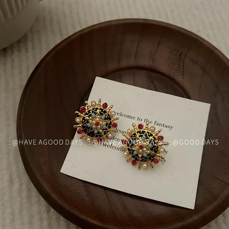 Retro exquisite floating pearl earrings, medieval western style temperament, niche heavy industry earrings 925 silver needles, advanced sense~