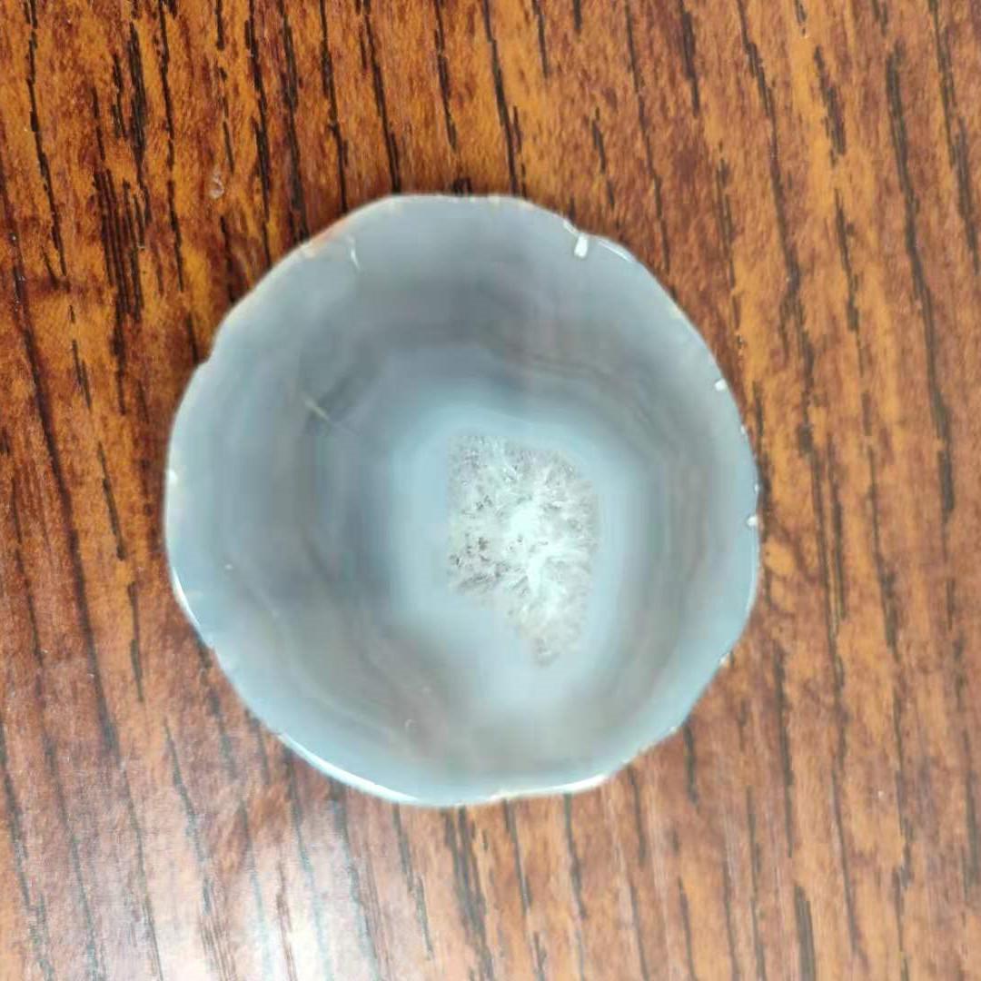 1 шт. 70-90 г Красный Синий Фиолетовый Кристалл АГАТОВЫЙ Срез Геода Аметист Кристалл Минерал Подставка под стакан Гальванизированная кромка Срез Геоды Агата