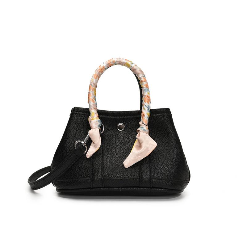 High-end trendy fashion hand-carried bucket bag women 2025 new simple casual shoulder bag small fresh messenger bag