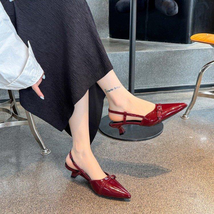 

Soft leather version~ Xiaoxiangfeng patent leather shallow mouth rear empty kitten heel pointed shoes women s 2025 summer bag head small sandals sa 40