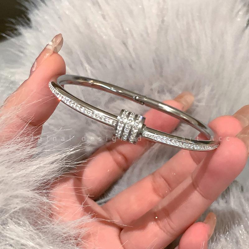 Fashionable Zircon For Diamond-inlaid Nail Bracelets Suitable For Women To Wear And Wear During Summer Travel