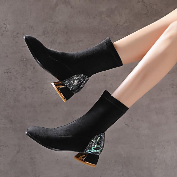 Autumn and Winter New Women's Martin Boots Suede Large Size Leather Boots Comfortable Korean Version Women's Boots Low Heel Square Heel Medium Boo