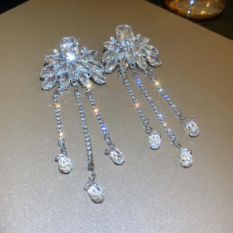 

High-End Silver Needle Rhinestone Tassel Earrings: European Court Style Studs with a Luxurious, Fashionable Touch