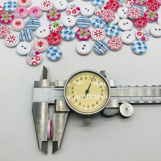 100 Stücke Runde Mixed Farbe Plaid Gestreiften Holz Brot Knöpfe DIY Zubehör