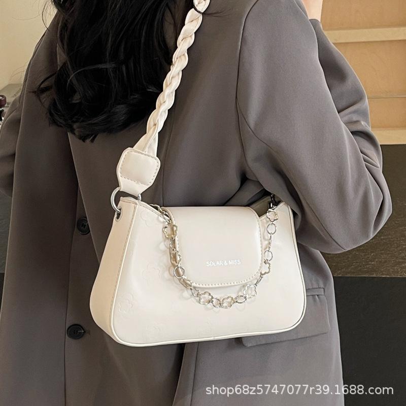 Underarm bag women's 2025 new fashion versatile go to work small bag high sense women's shoulder messenger bag