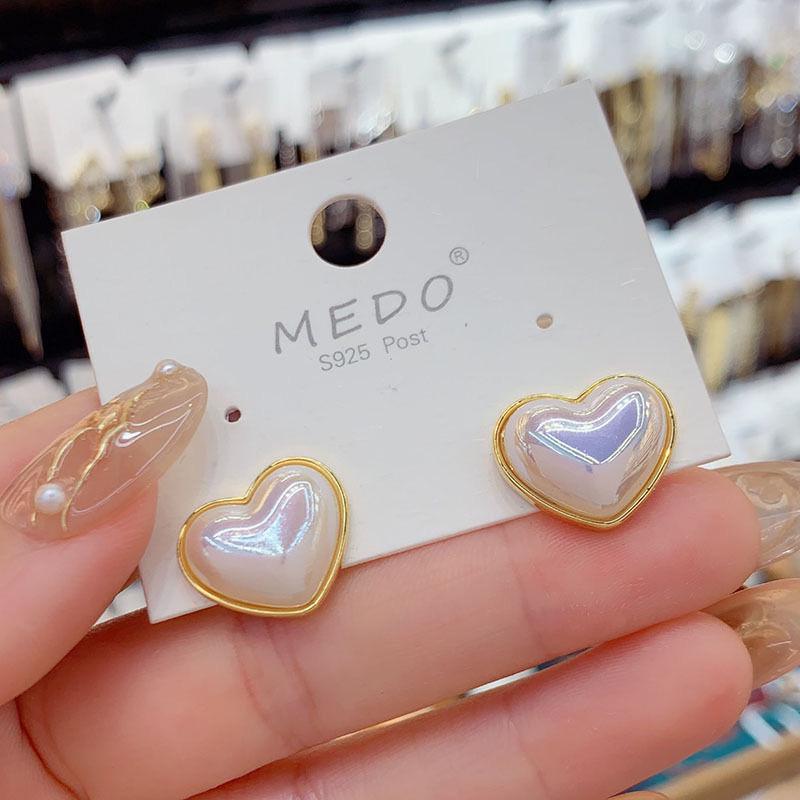 

Mermaid Princess Heart Pearl Earrings - Luxury High-End Peach Heart Studs with Elegant Design. золотий