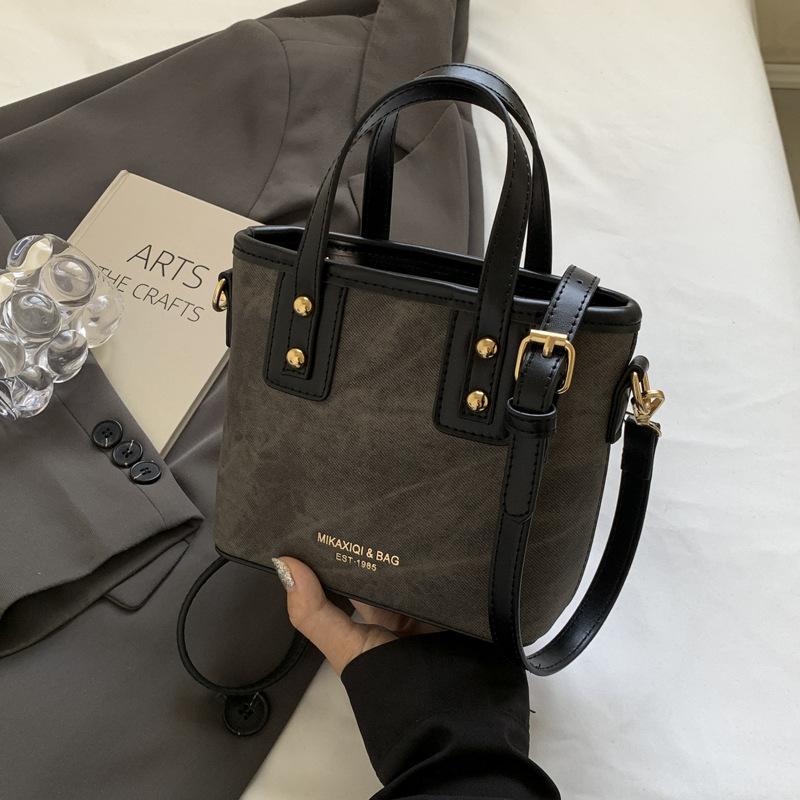 Premium Texture Niche Bag 2025 New Women's Bag Versatile Retro Shoulder Messenger Bag Fashionable Portable Bucket Bag