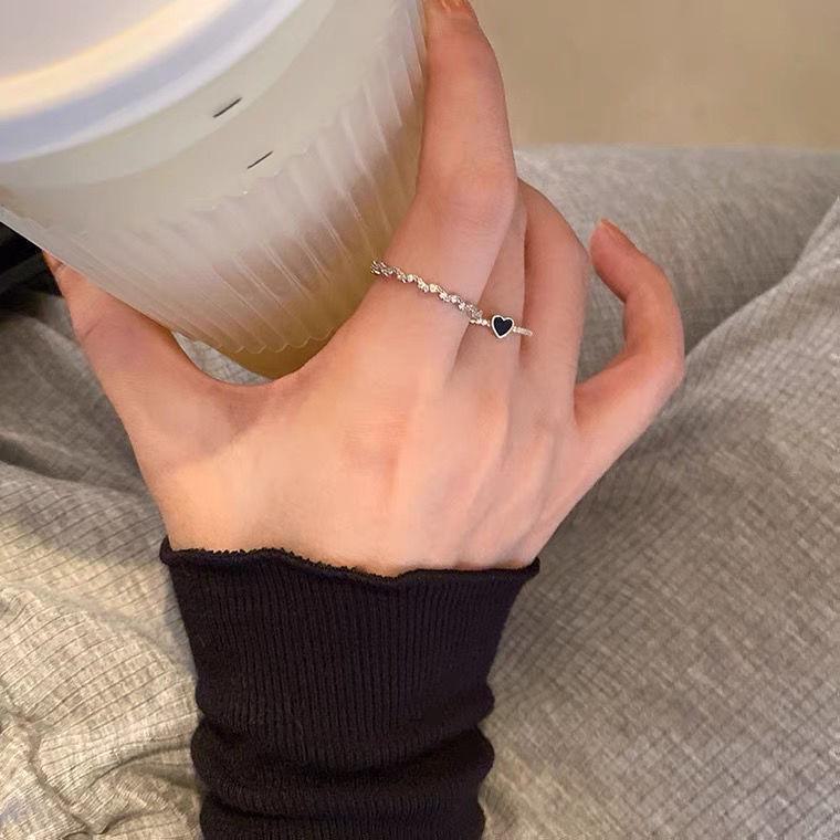 "Black Zircon Love Ring: Chic Niche Design, Luxury Cool Style Jewelry for Women"