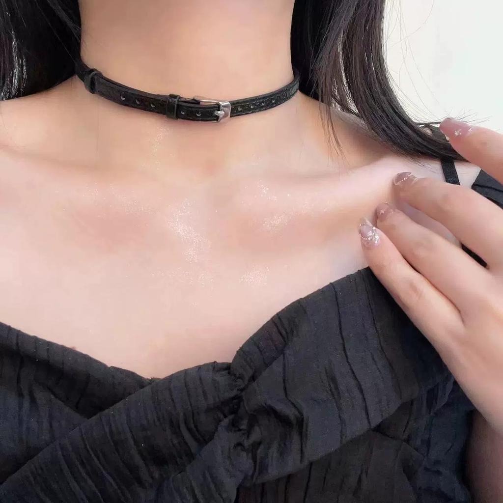 Texturovaná přezka opasku Náhrdelník Punk Tmavý Skládaný Kožený Jedinečný Y2K Náhrdelník Muži Ženy Jednoduchý Choker Šperky