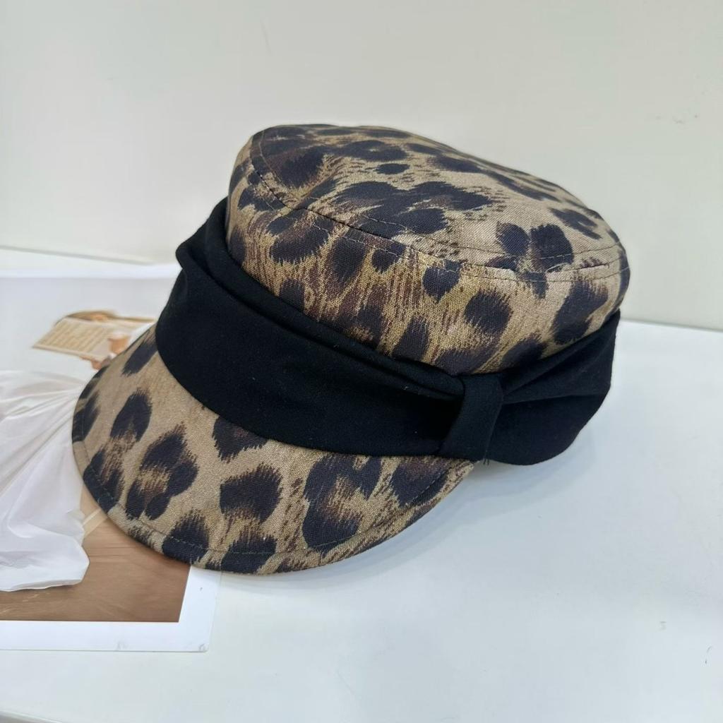 Korean peaked cap early spring new flat-top leopard print equestrian hat women's big head circumference showing face small niche knight hat