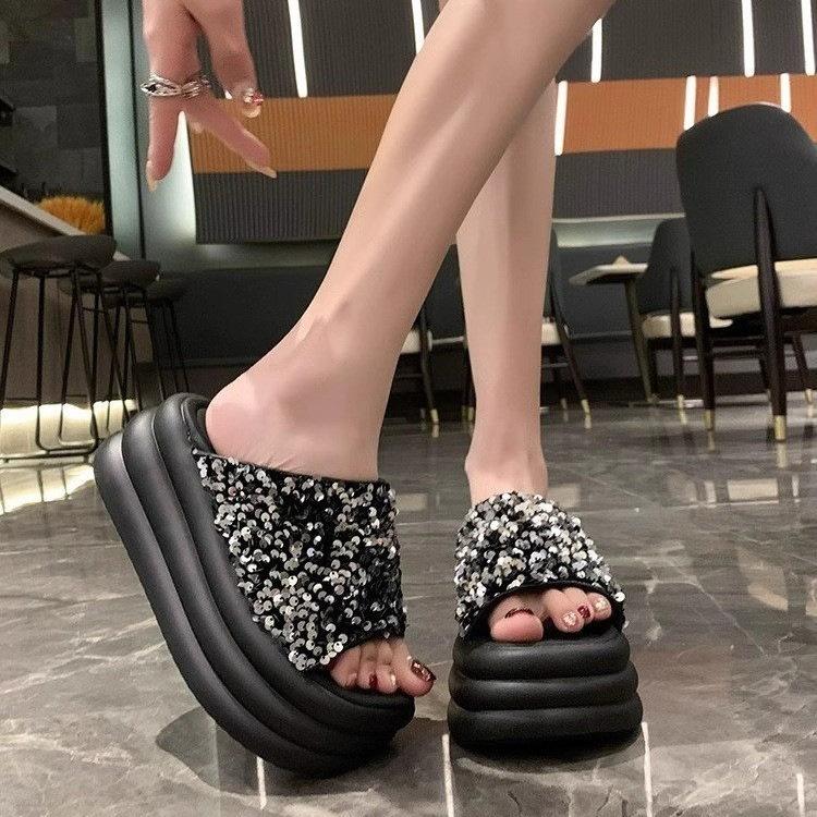 

Модные пайеточные маффины на толстой подошве, крутые шлепанцы, женская верхняя одежда 2025 лето, новые повседневные пляжные шлепанцы на одном слове 40 серебряный