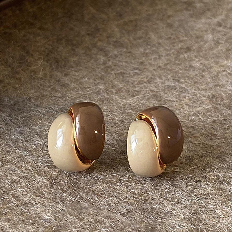 Silver Needle Drip Oil C-Shaped Cross Earrings: Simple, Retro, Versatile Studs with a Niche, Elegant Design for Women