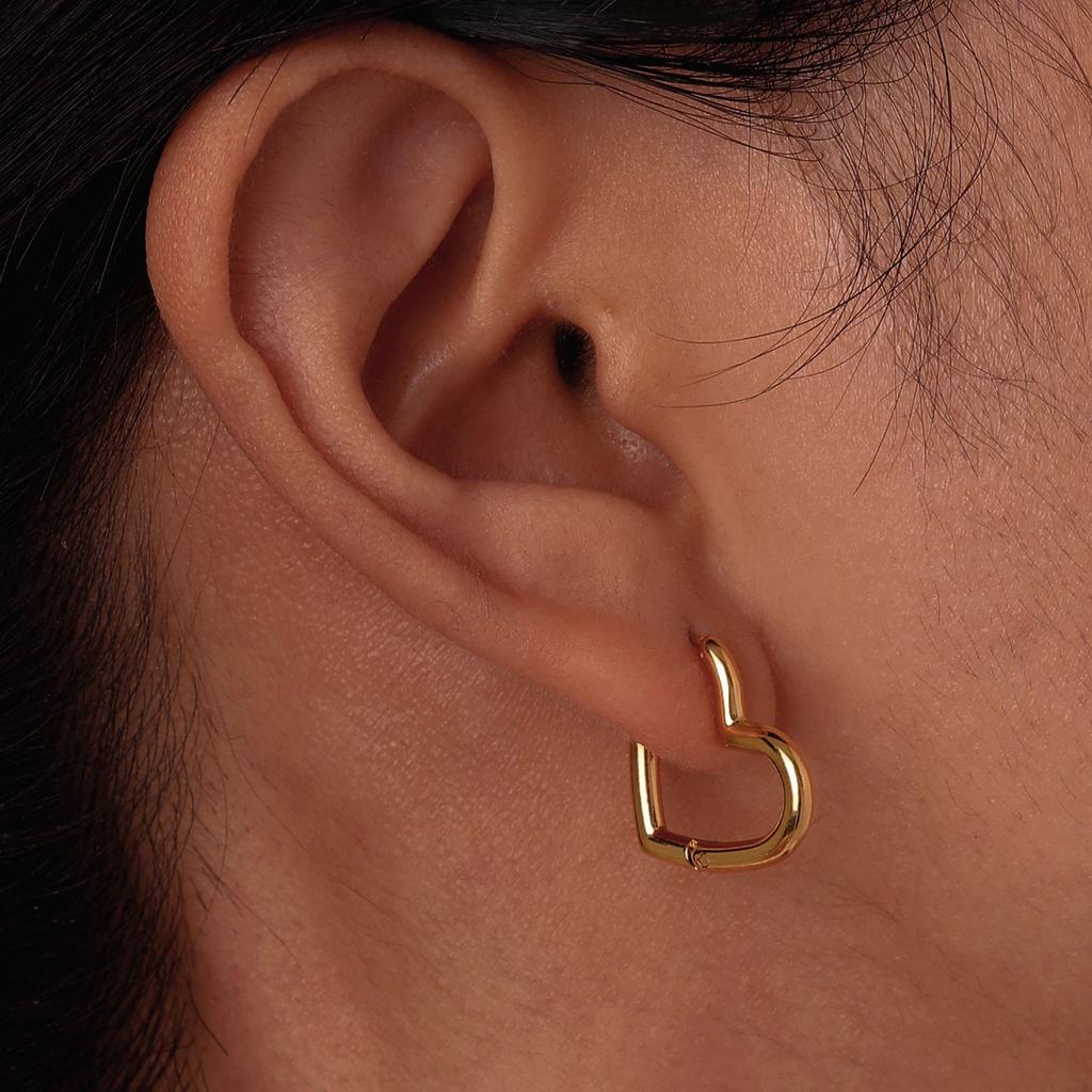 Fashion Smooth Heart-shaped Hoop Earrings for Women Stainless Steel Simple Piercing Earring Buckle Statement Earring Jewelry
