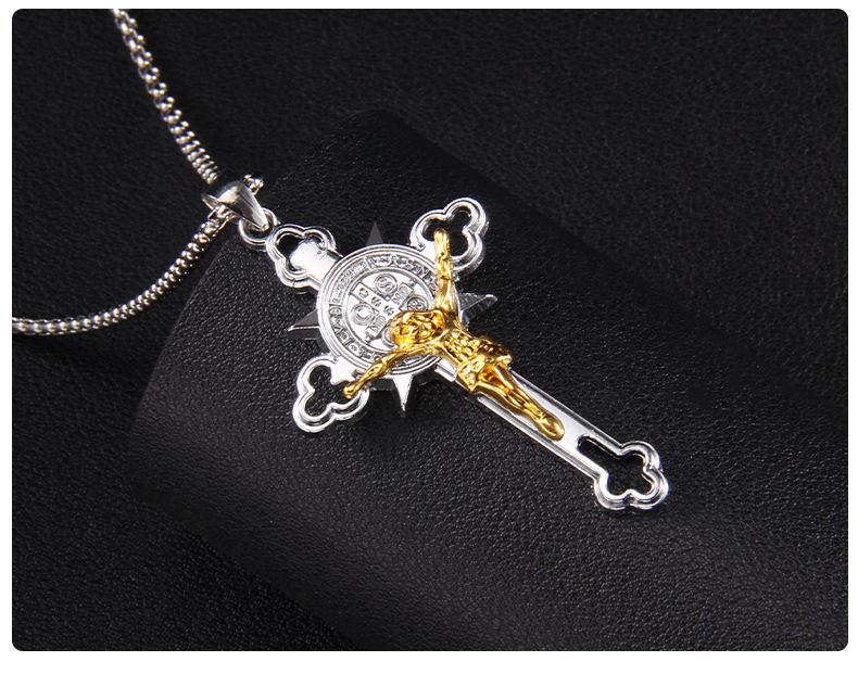 Goldener Kreuzanhänger