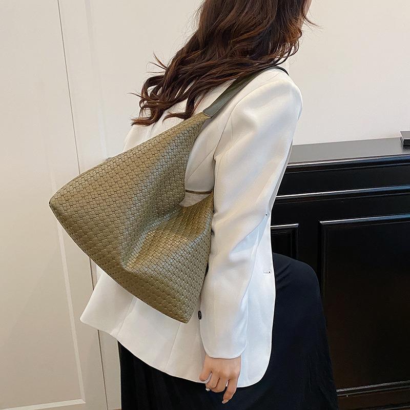 Autumn new personalized fashion trend shoulder tote bag casual niche women's large-capacity bag