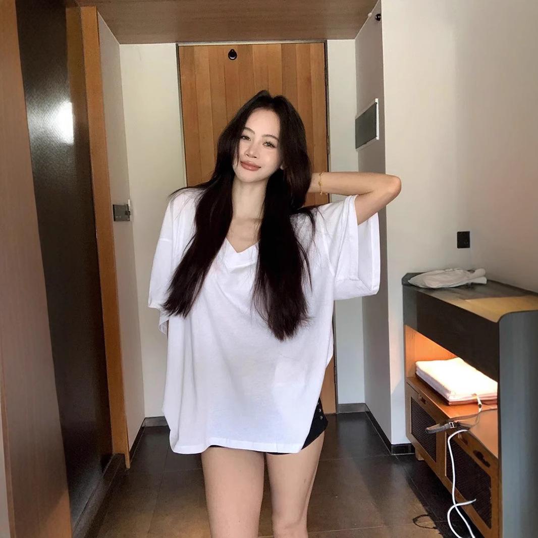 

Повседневный белый женский летний топ с открытыми плечами, V-образным вырезом и короткими рукавами M белый