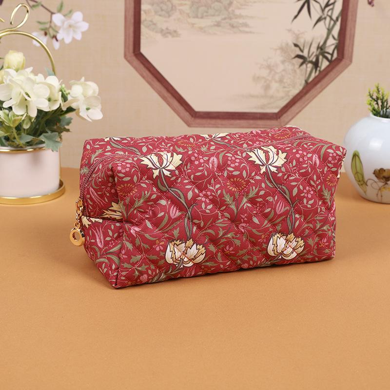 Kosmetiktasche mit großem Fassungsvermögen und gestepptem Blumenmuster und Reißverschluss