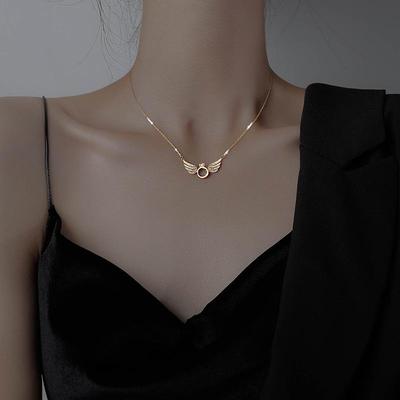 Luxuriöse Halskette mit Diamant-Engelsflügel-Anhänger: Retro, vielseitiger japanisch-koreanischer Modeschmuck