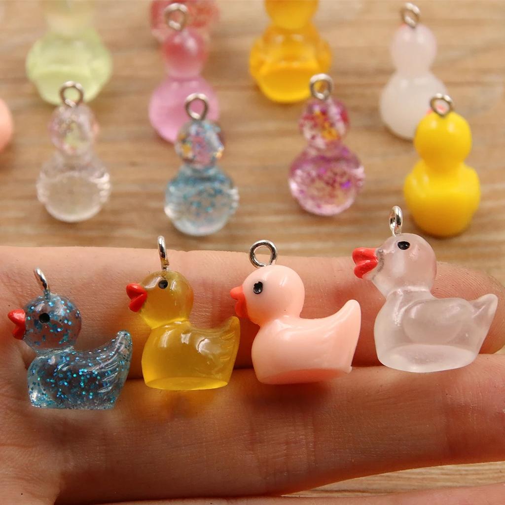XP 5 Stück Mix Süße Ente Harz Ohrring Anhänger DIY Zubehör Kawaii 3D Handy Schlüsselanhänger Armbänder Anhänger Für Schmuckherstellung Perlen